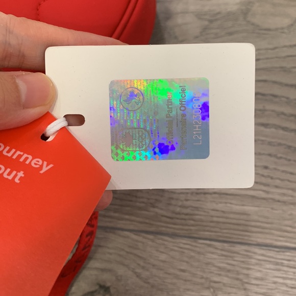 NWT💗🆕 Lululemon Future Legacy Crossbody Bag red - Picture 8 of 9